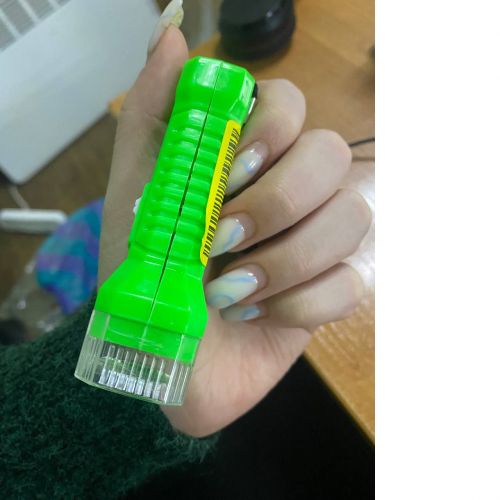 Уцінка. Ліхтарик LED на батарейках 90*28*20мм розходить по шву
