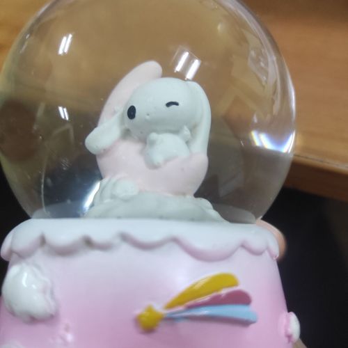 Уцінка. Нічник-снігова куля аніме "Sanrio - Cinnamoroll" 9 см, зайчик на місяці Тріщина