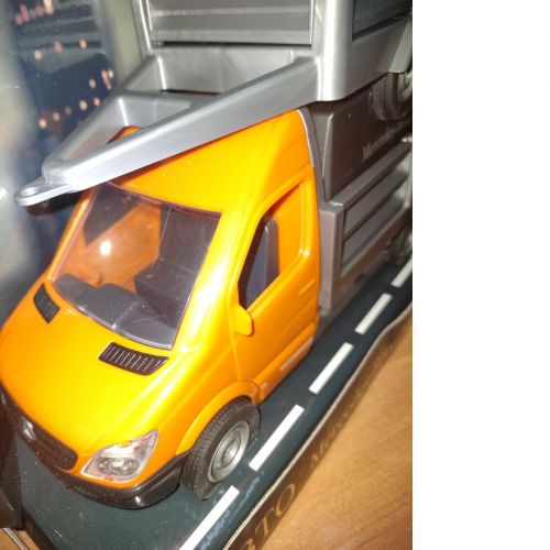 Уцінка. Набір з бортовою машиною "Mercedes-Benz Sprinter" Тріщина на лобовому склі